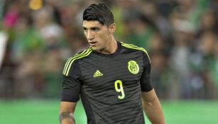 Pulido sigue las acciones en un juego del Tri