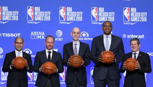 Miembros de la NBA en conferencia de prensa