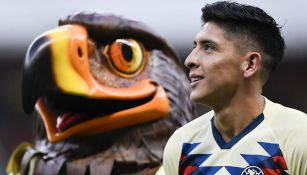 Edson y la mascota del América 