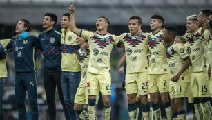 Jugadores del América celebran el triunfo ante Monarcas