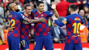 Jugadores del Barcelona celebran una anotación 