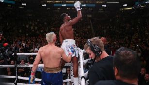 Daniel Jacobs festeja su triunfo ante Chávez Jr. 