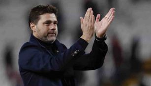 Mauricio Pochettino aplaude en un partido