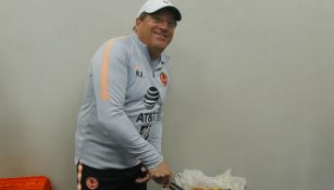 Miguel Herrera DT del América, durante un convivio