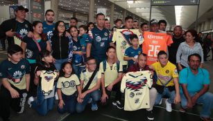 Aficionados del América, en el aeropuerto de la CDMX