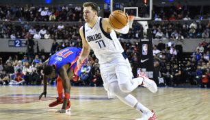 Luka Doncic durante el juego en México vs Pistons