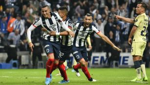 Rogelio Funes Mori celebra el gol de chilena que marcó