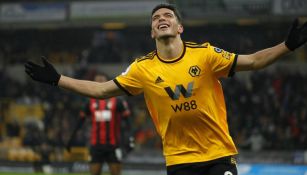 Raúl Jiménez en celebración de un gol con el Wolverhampton