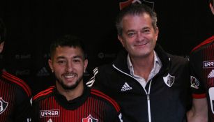 Luciano Acosta con Pedro Portilla, presidente del Atlas