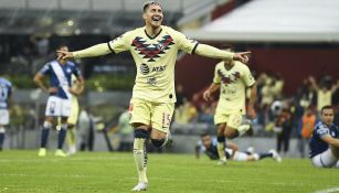 Nicolás Castillo celebrando una anotación con América