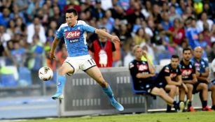 Hirving Lozano en acción con Napoli en San Paolo