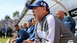 Maradona, en el banquillo del Gimnasia y Esgrima