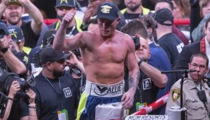 Canelo festeja después de una pelea