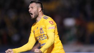 Gignac celebra gol en el Volcán