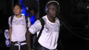 Ake Loba llegando a un partido en Querétaro