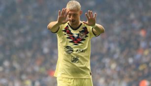 Guido Rodríguez durante un partido con América