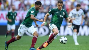 Carlos Vela y Chicharito en un duelo con el Tricolor