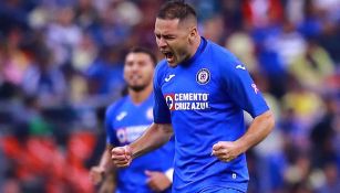 Pablo Aguilar lanza un grito en un juego de Cruz Azul