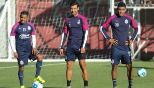 Gallito, Alanís y Sepúlveda, en un entrenamiento de Chivas