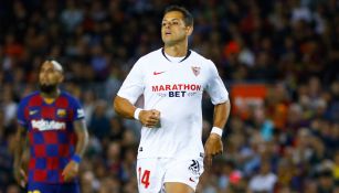 Chicharito durante un juego con Sevilla 