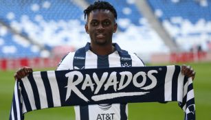 Aké Loba en su presentación con Rayados