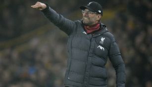 Jürgen Klopp dirigiendo un partido con Liverpool