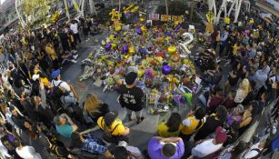 Aficionados le rinden homenaje a Kobe Bryant