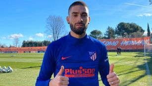 Yannick Carrasco en presentación 