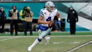 Dak Prescott durante un partido con Cowboys