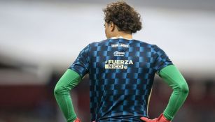 Ochoa con la playera con mensaje de apoyo a Nico Castillo