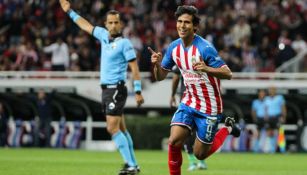 Macías, en festejo con Chivas