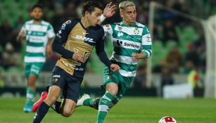 Alan Mozo durante un partido con Pumas