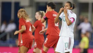 Stephany Mayor en lamento tras un gol de Canadá