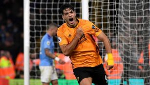 Raúl Jiménez celebra una tanto con Wolves