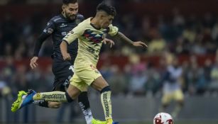 Leo Suárez en acción con América ante Juárez