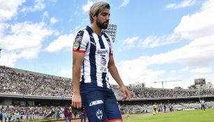 Rodolfo Pizarro durante un duelo con Rayados 