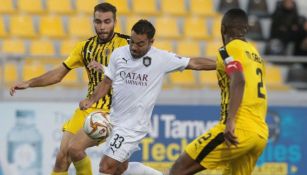 Marco Fabián en el juego entre Al Sadd y Qatar SC 