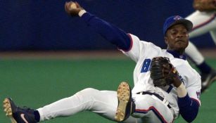 Tony Fernández en acción con Toronto Blue Jays