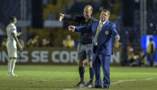 Miguel Herrera explota contra el arbitraje