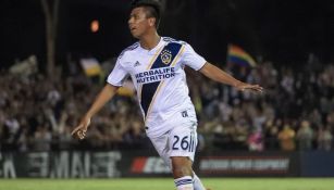 Efraín Álvarez en partido con LA Galaxy