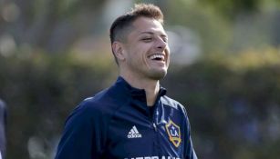 Chicharito Hernández en una práctica con Galaxy