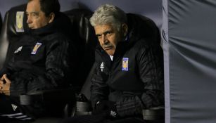 Tuca Ferretti sigue las acciones de sus pupilos