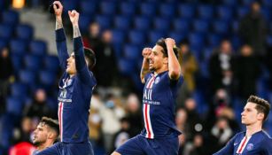 Jugadores del PSG festejan una victoria