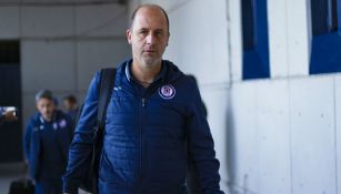 Cruz Azul puso a uno de sus asistentes técnicos a hacer planas