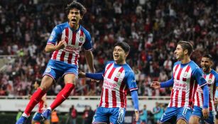 JJ Macías celebra una anotación con Chivas en el 2020