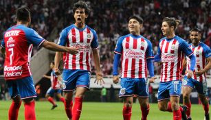 Macías celebra una anotación con Chivas en el Akron 