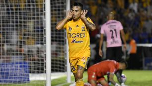 Lucas Zelarayán, festeja una anotación con Tigres