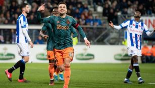 Ajax festeja una anotación contra el Heerenveen