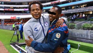 Romario Ibarra y Renato 'N' en la cancha del Estadio Azteca