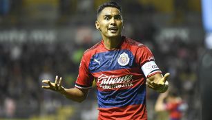 Gallito Vázquez en partido con Chivas